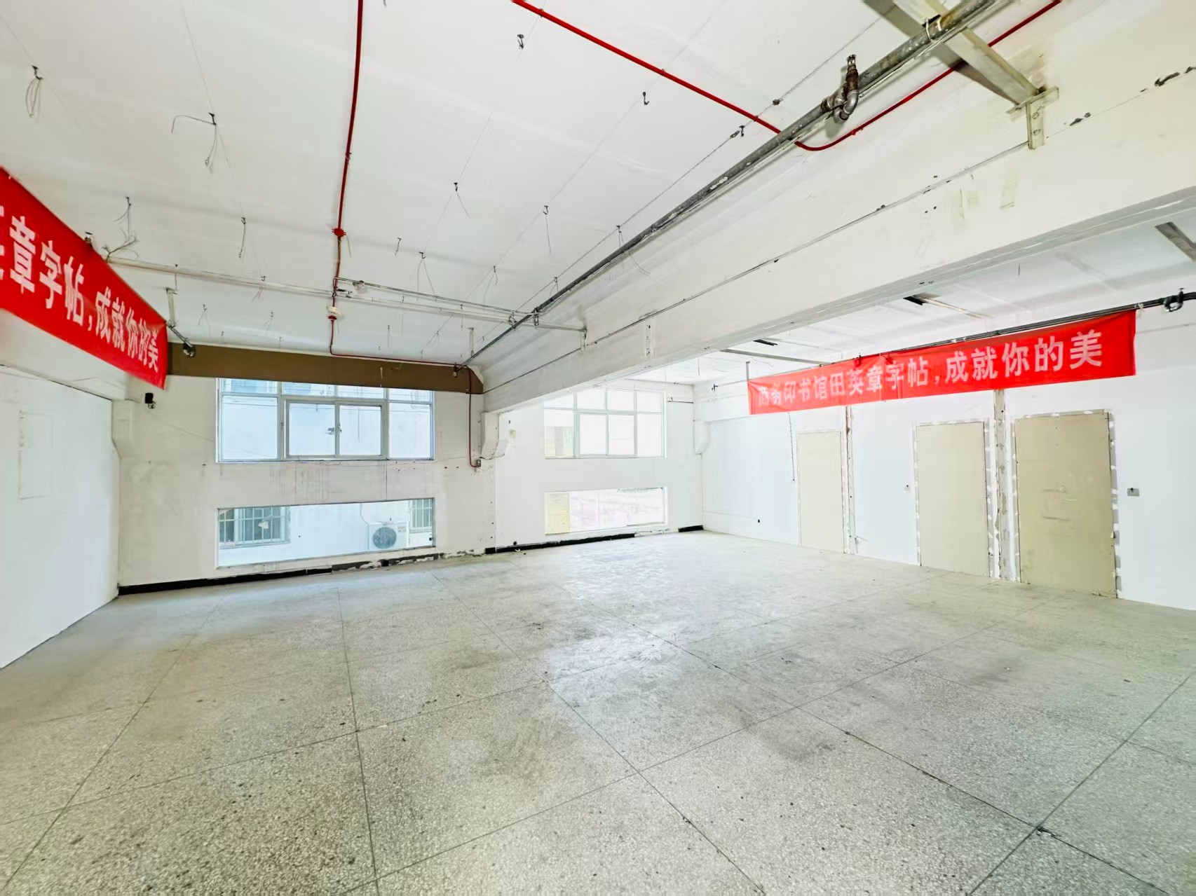 文化东路重点吸引人工智能应用、数字经济、电商直播、智能制造服务、软件开发、科技创新企业及创业团队入驻